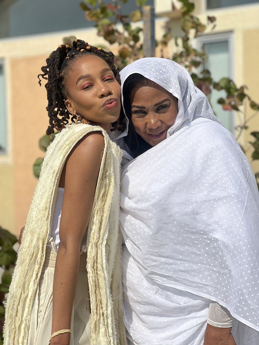 Authentic Zimbabwean look by <a href="/hausofstone/">Haus Of Stone Showroom ®</a>🌹

We had the pleasure of meeting ruler of the Emirati today. He welcomed us into his jurisdiction and congratulated us on this new, exciting venture that was conceptualized in 1976 and has just come alive. 

#AGirlFromNkulumane #Growth