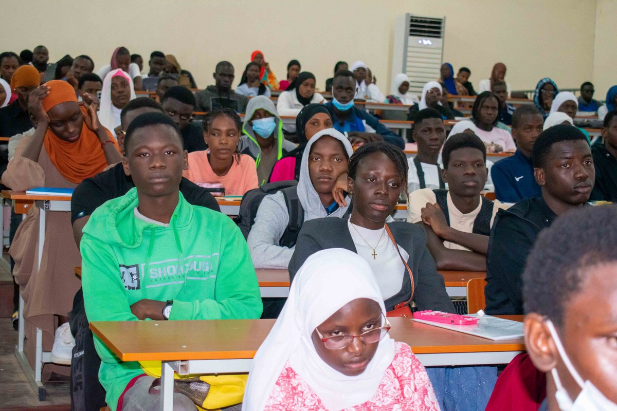 𝐑𝐞𝐧𝐜𝐨𝐧𝐭𝐫𝐞 𝐚𝐯𝐞𝐜 𝐥𝐞𝐬 𝐧𝐨𝐮𝐯𝐞𝐚𝐮𝐱 𝐛𝐚𝐜𝐡𝐞𝐥𝐢𝐞𝐫𝐬 : 𝐜𝐨𝐧𝐬𝐞𝐢𝐥𝐬 𝐞𝐭 𝐨𝐫𝐢𝐞𝐧𝐭𝐚𝐭𝐢𝐨𝐧𝐬

#UCAD #compublique