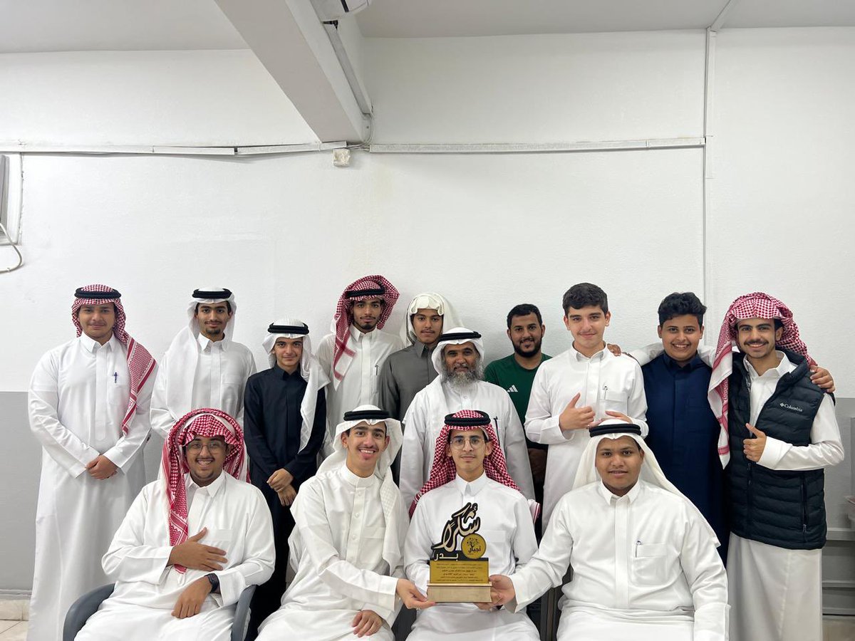 Ajyaal_jed's tweet photo. تبارك أجيال جدة وتفاخر بفارسها بدر إبراهيم الغامدي لتحقيقه المركز الثاني في المسابقة الثقافية فرسان التعليم، متمنين له المزيد من التميز والتألق في مسيرته التعليمية.

💡👏 فخورون بإنجازك يا بدر!

#فرسان_التعليم  #أجيال_جدة #التميز https://t.co/kLhAqwhOtX
