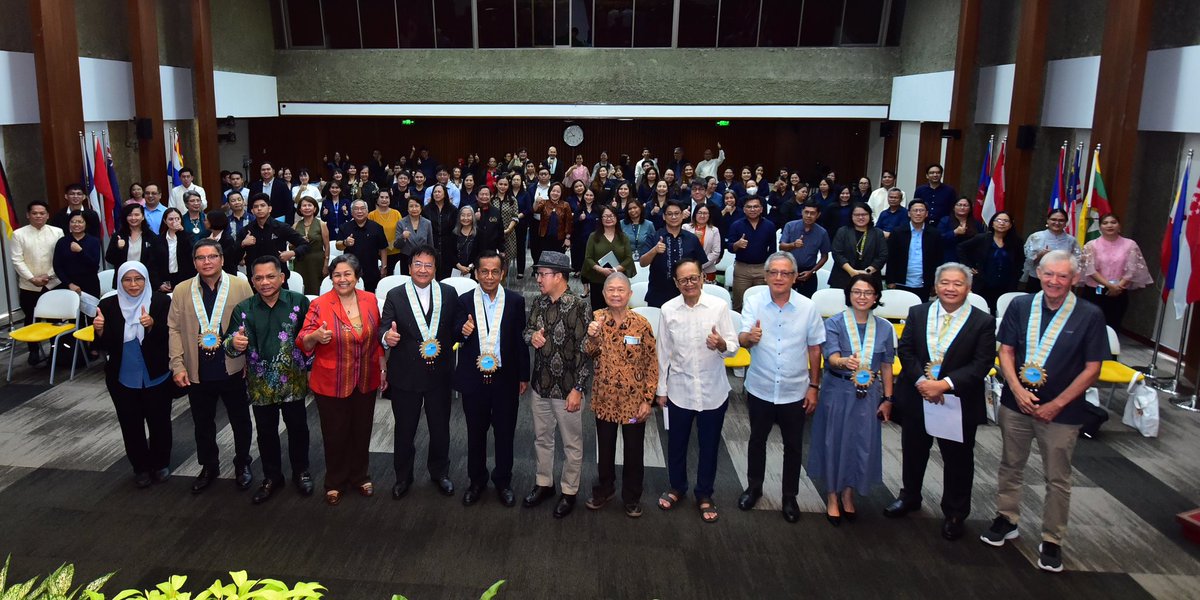 DFAPHL's tweet photo. DFA lauds #SEARCA on 20 years of insight&expertise 🔬📝on sustainable agri🌾🐟 & rural devt for SoutheastAsia thru the Asian Journal of Agriculture and Development (AJAD). Here’s to more partnerships 🇵🇭🤝ahead #DiplomacyForDevt @NEDAhq
#DFAForgingAhead https://t.co/eYhbOPwOEc