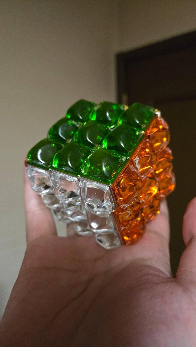 akiakanecube's tweet photo. めっちゃ楽しみにしてた水キューブ届いた!!
動画で見て依頼すごく綺麗で欲しいと思ってたから嬉しいー!!
ヤミさんヤミ嫁さんありがとうございます!!
#yamicube https://t.co/lbB5pFfyis