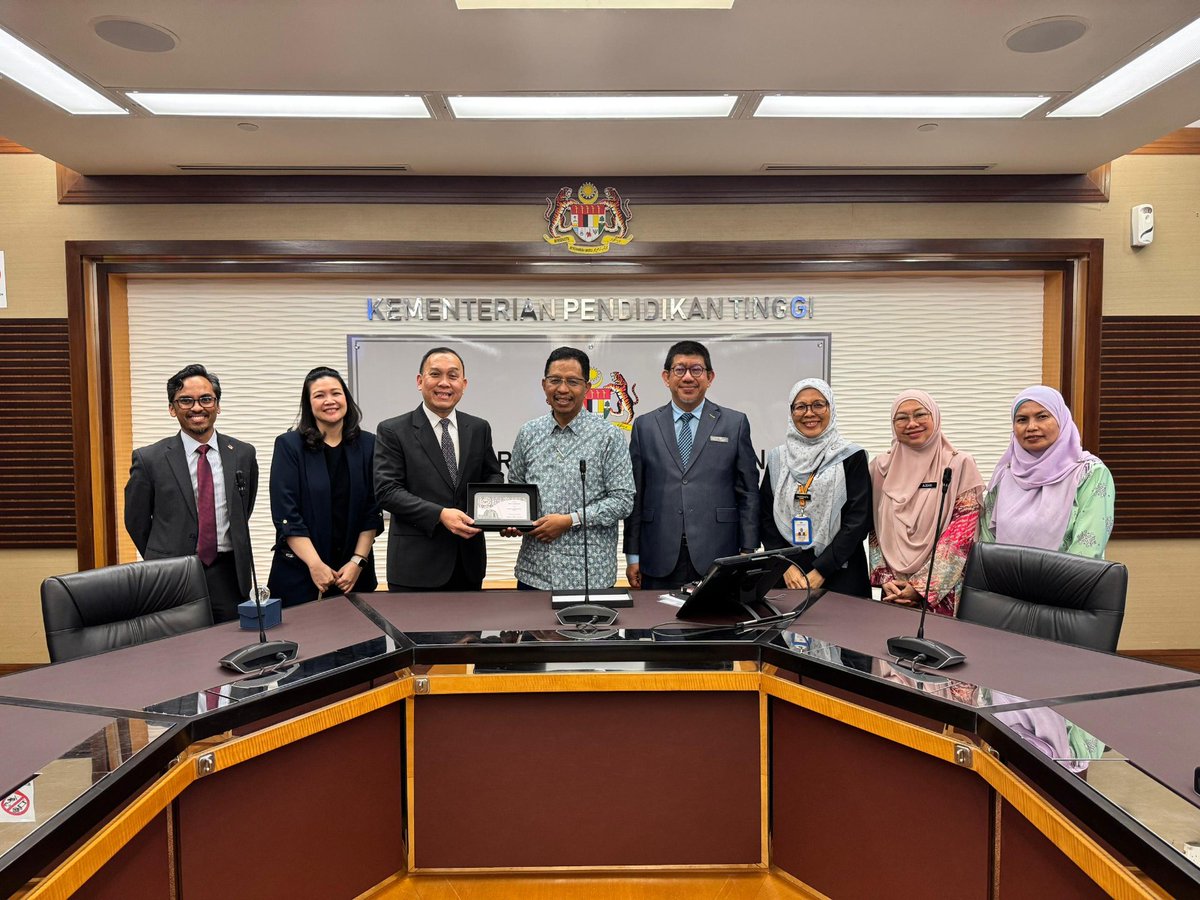 MOHEOfficial's tweet photo. KPT SEIRING DENGAN PENDIRIAN KERAJAAN MENGENAI KERJASAMA BERSAMA BANK DUNIA DALAM USAHA PEMBANGUNAN MODAL INSAN

4 Februari 2025 | Putrajaya

Baca lanjut di : https://t.co/FXDgs6C65h

@ZambryOfficial
@MustaphaSakmud_ 
@DrZainiUjang 

#MalaysiaMADANI https://t.co/L3ErErFMLs