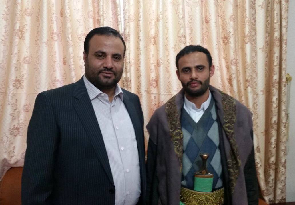 عندما يصطفي الله شهيداً، يختار دائماً خلفاً يحمل الأمانة ويواصل المسيرة.فتولى الرئيس مهدي المشاط مسؤولية كبيرة بعد استشهاد الشهيد الرئيس، الذي كان نموذجاً للوفاء والإيمان والنزاهة.
ولم يكن مجرد خليفة عابر،بل كان بحق خير خلف لخير سلف، مواصلًا ما بدأه الشهيد الرئيس.
⁧ #رجل