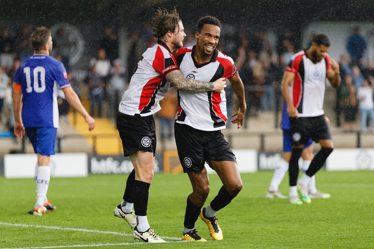 (P) Hednesford Town FC tweet media