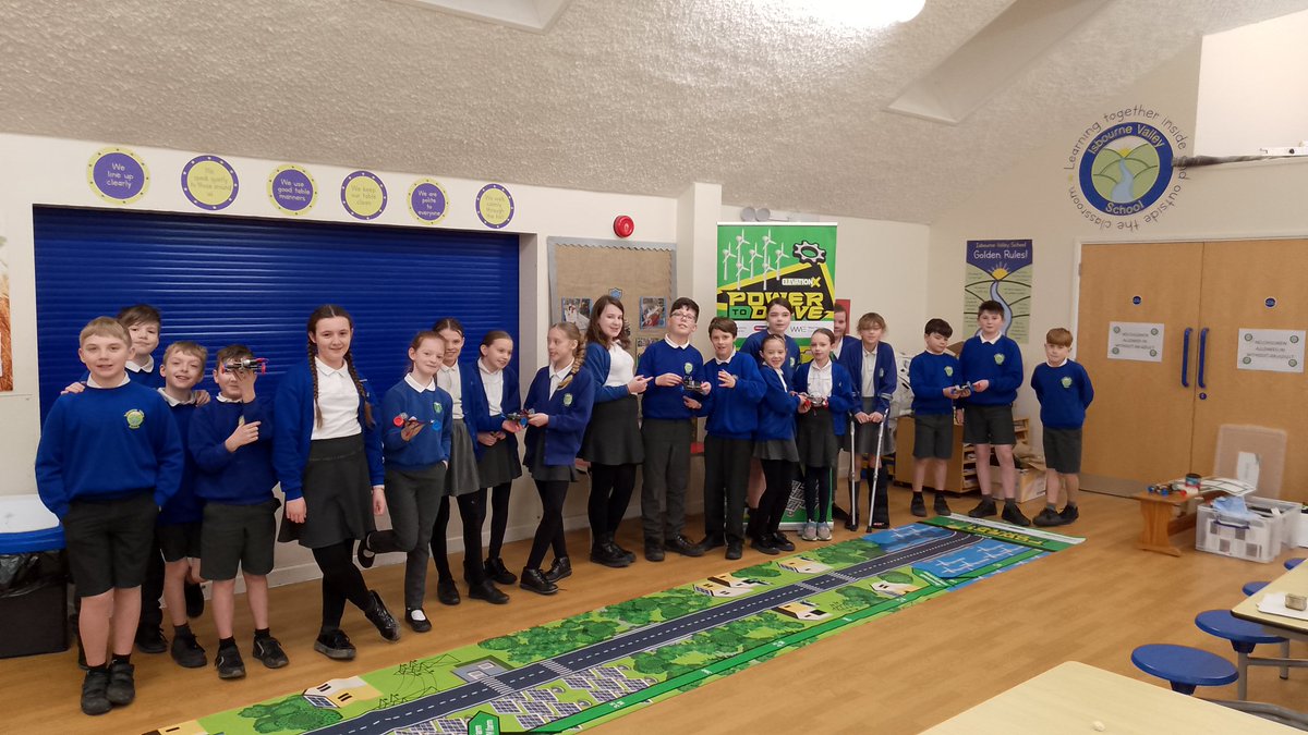 IVSchool's tweet photo. Evenlode had the chance to create some electric powered cars this morning in a STEM workshop with the brilliant #powertodrive #npower #westmerciaenergy #eon #BusinessSolutions https://t.co/pJHgenX55V