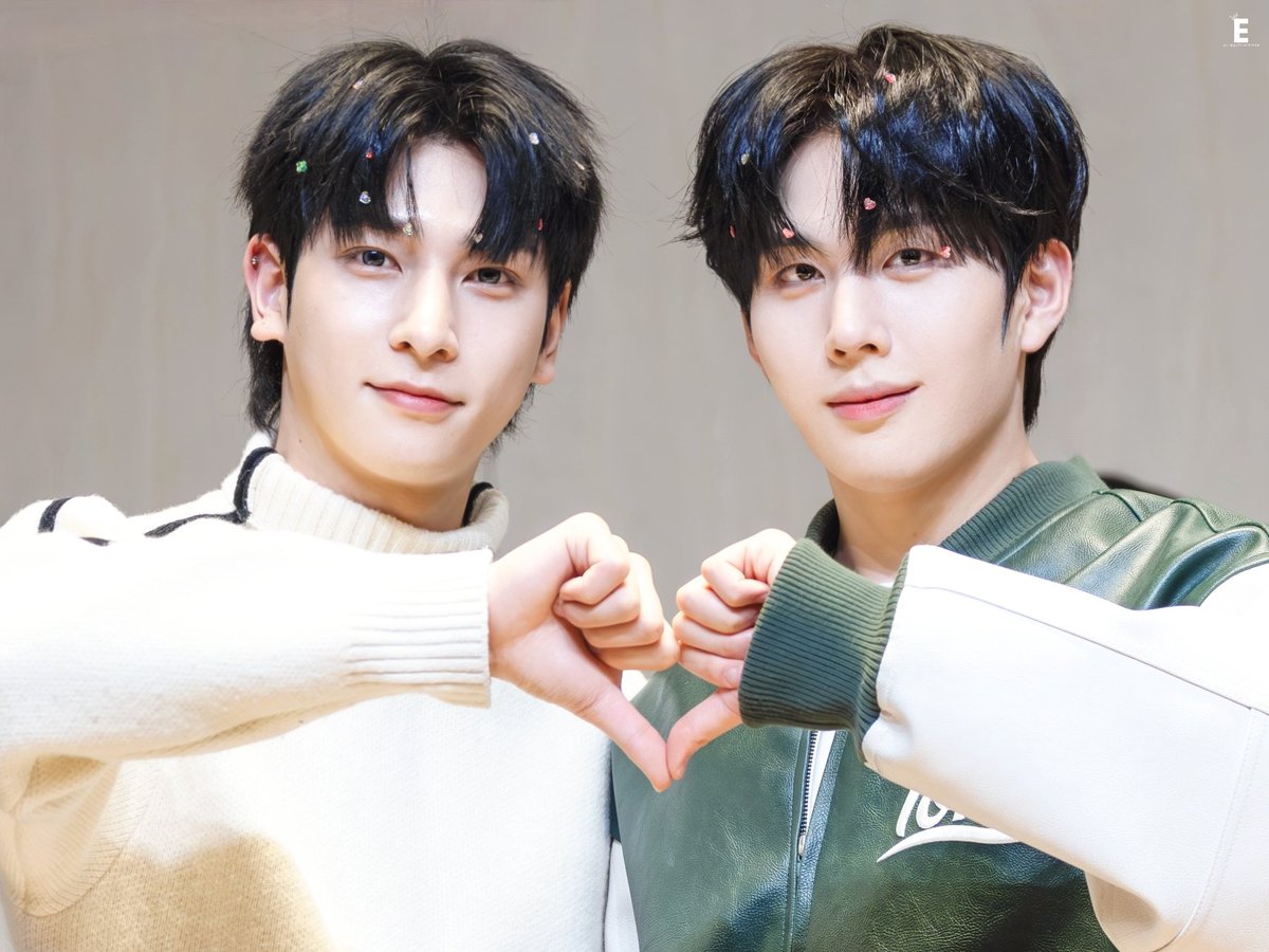 Chillyfie's tweet photo. 20250202 팬사2부

Naughty but lovely bro 💙

#한결 ＃HANGYUL
＃영서 #Youngseo
#비에이이173 #BAE173 https://t.co/hvvQYKxrRr