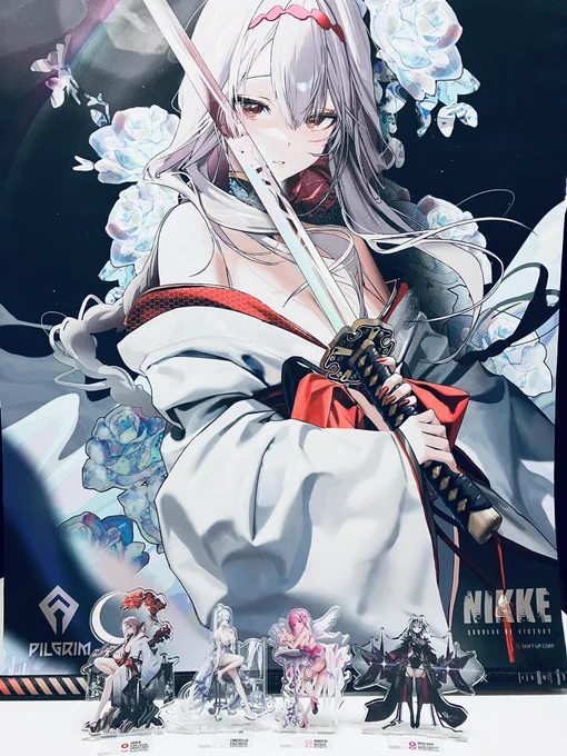 NIKKEのグッズ達を我が家にお迎え 念願の黒紅蓮タペストリーとシンデレラアクスタ最高にかわいい〜!!! 今後も更にグッズお迎えしていきたい… #NIKKE