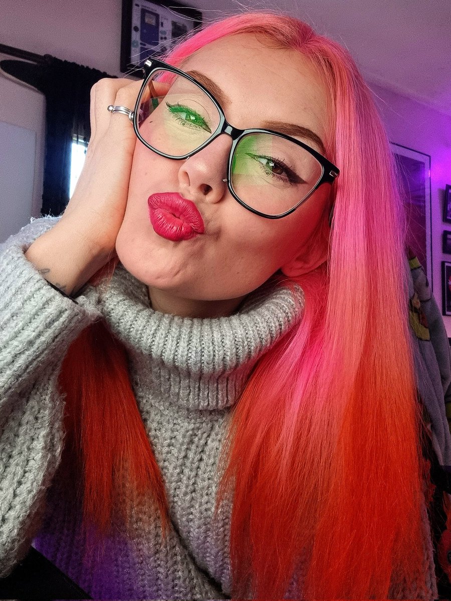 Smeggles_ tweet media