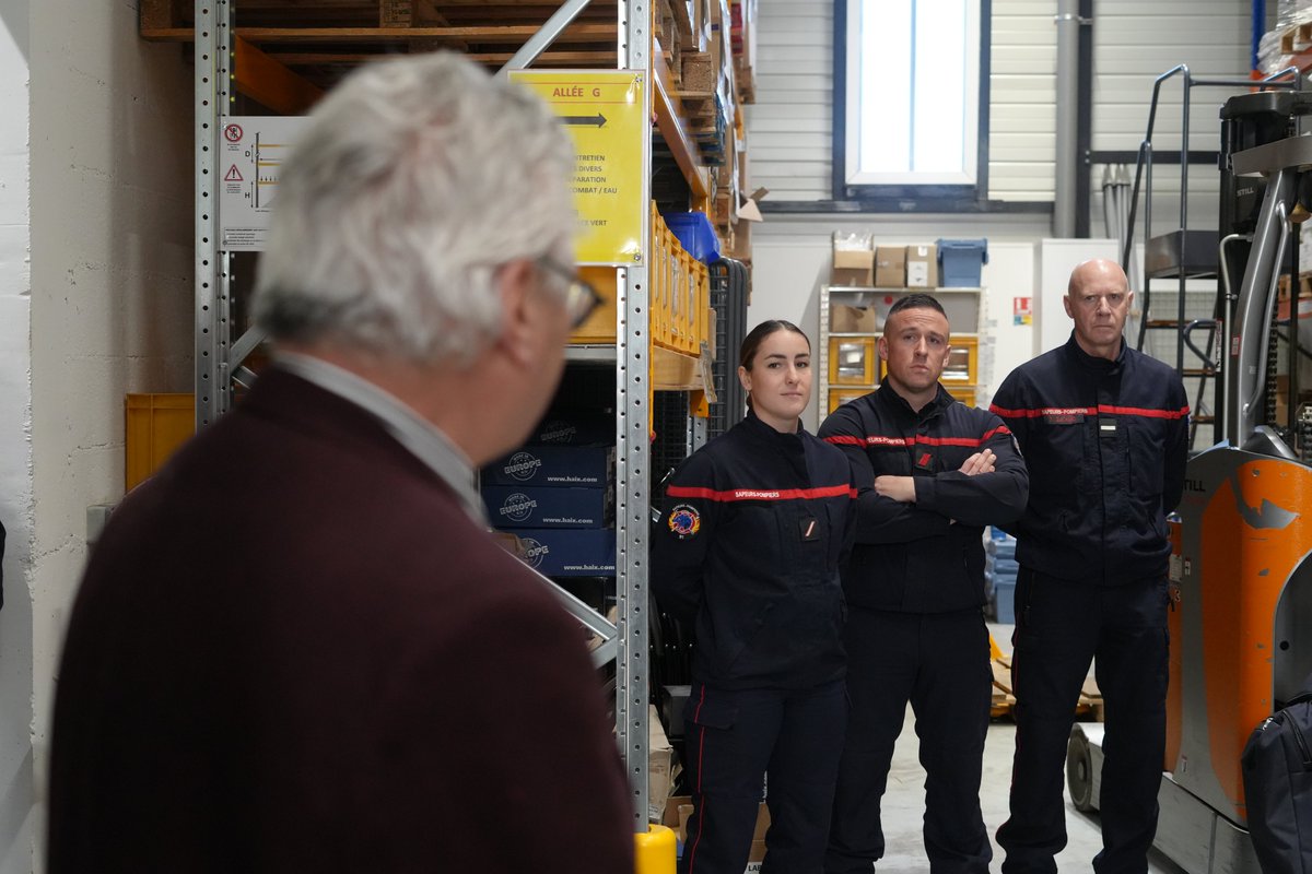 sdis91's tweet photo. 🌀#CycloneChido | Le Sdis 91 envoie une 4e relève suite au passage de Chido ! 12 👨‍🚒, dont 1 infirmière et des spécialistes USAR/SMP partent en mission pour 14 jours. Leur objectif : renforcer les capacités locales, sécuriser, secourir et soutenir le CH de Mayotte. Bon courage ! https://t.co/7J11RmUiIE