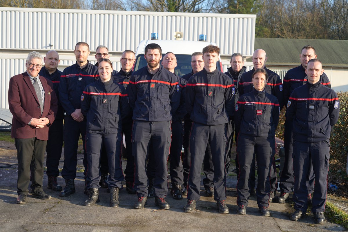 sdis91's tweet photo. 🌀#CycloneChido | Le Sdis 91 envoie une 4e relève suite au passage de Chido ! 12 👨‍🚒, dont 1 infirmière et des spécialistes USAR/SMP partent en mission pour 14 jours. Leur objectif : renforcer les capacités locales, sécuriser, secourir et soutenir le CH de Mayotte. Bon courage ! https://t.co/7J11RmUiIE