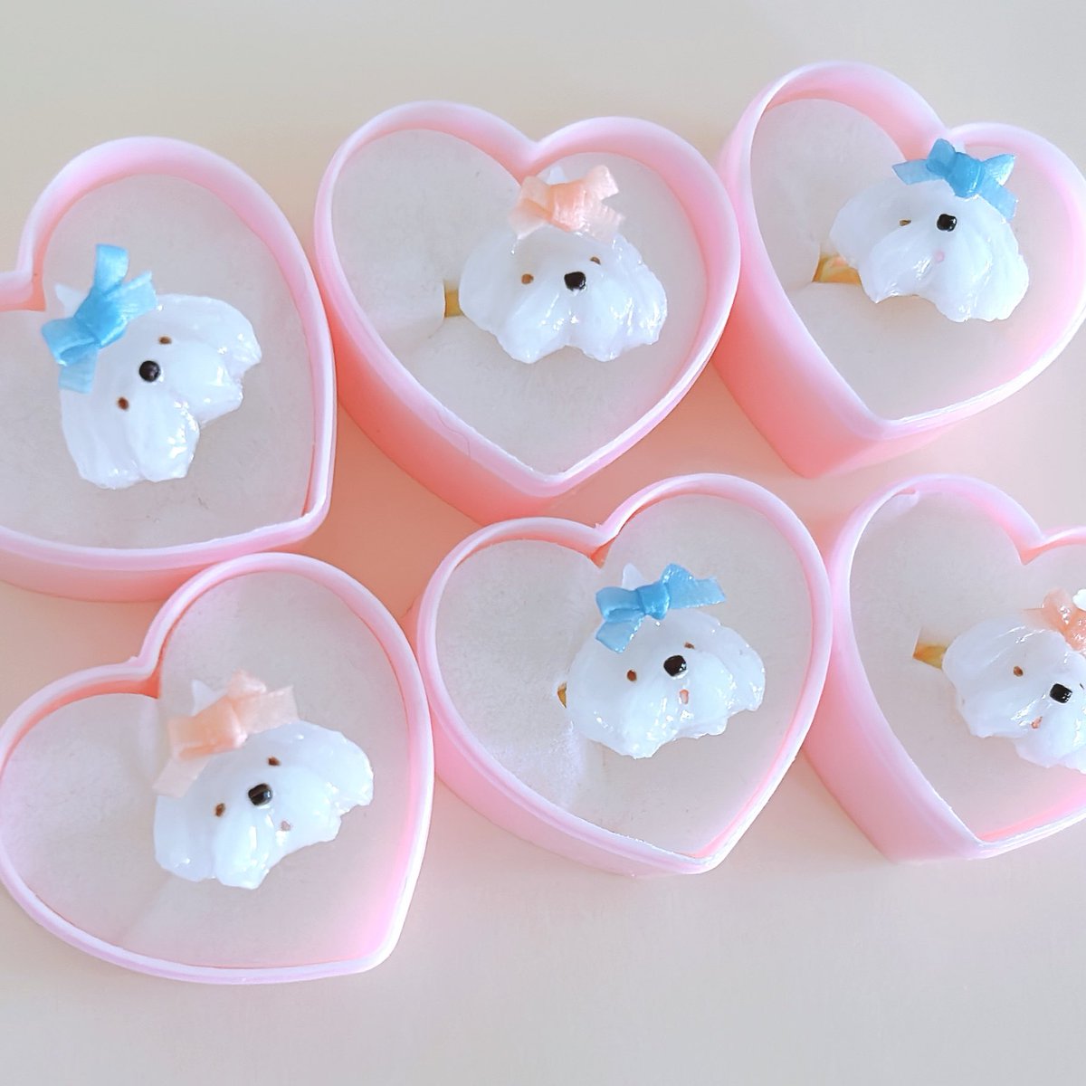 my_funny_tomoco's tweet photo. ホイップわんちゃん🐶
今回のイベント用にbaby showerをイメージしたおリボンを付けています🎀🍼

ハピバとご縁をいただくキッカケにもなった
思い入れの深いホイップわんちゃん🐶
ハピバを通してたくさんのお客様の元へ旅立って行きました🎁

今回のわんちゃんたちにも素敵な出会いがありますように♡ https://t.co/NPdvkUovvH