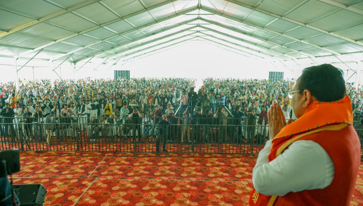 BhajanlalBjp's tweet photo. आज जयपुर में सरपंच संघ राजस्थान द्वारा आयोजित पंचायती राज सशक्तीकरण एवं अभिनंदन समारोह में सहभागिता कर उपस्थित जनप्रतिनिधियों को संबोधित किया।

इस अवसर पर सभी को हमारी सरकार द्वारा ग्रामीण विकास, स्थानीय स्वशासन एवं पंचायती राज व्यवस्था के सुदृढ़ीकरण हेतु किए जा रहे प्रयासों की विस्तृत जानकारी दी।

हमारी सरकार यह निरंतर सुनिश्चित कर रही है कि ग्रामीण क्षेत्रों का समग्र विकास हो तथा पंचायती राज संस्थाएं सशक्त एवं स्वावलंबी बनें।