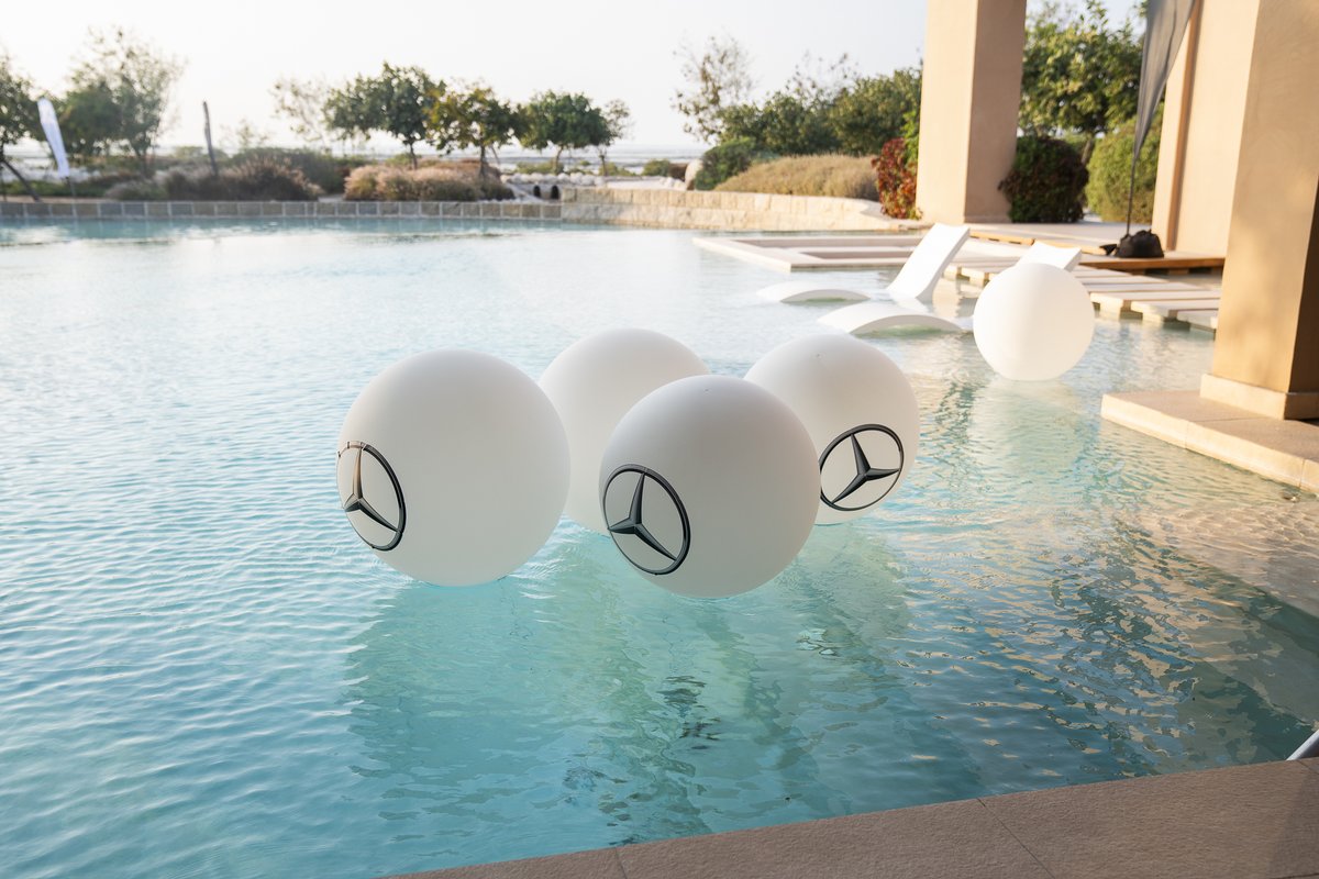 نظّمت شركة ناصر بن خالد للسيارات ومنتجع زلال الصحي من تشيفا-سوم يوماً خاصاً بعملاء مرسيدس-بنز من السيدات، بدأ بانطلاقهنّ بسيارات رباعية الدفع في رحلة إلى أكبر منتجع صحي في الشرق الأوسط، حيث الاسترخاء، الرفاهية، والخدمات الصحية الاستثنائية.
#NBKMercedesBenz #Qatar #WellnessDrive