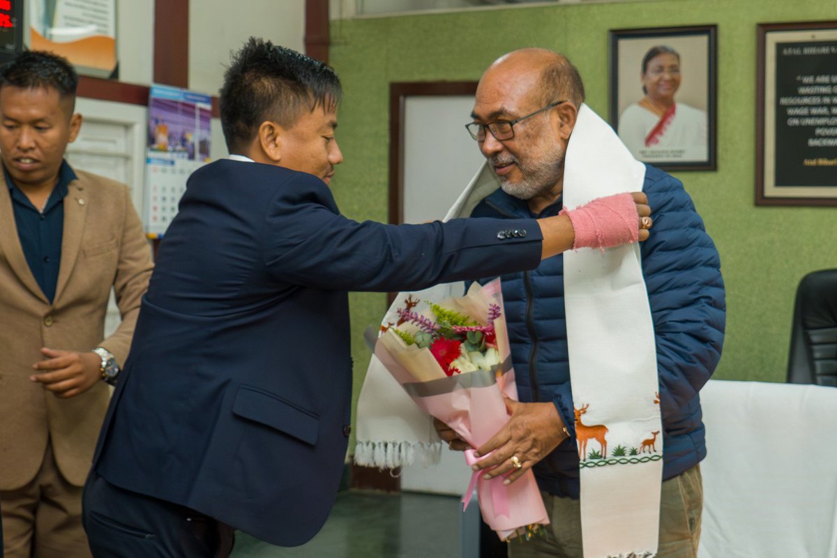 manipur_cmo's tweet photo. Representatives of Young Manipuri Council Assam (YMCA) called on Hon'ble CM N Biren Singh today. https://t.co/BdMFLZFie1