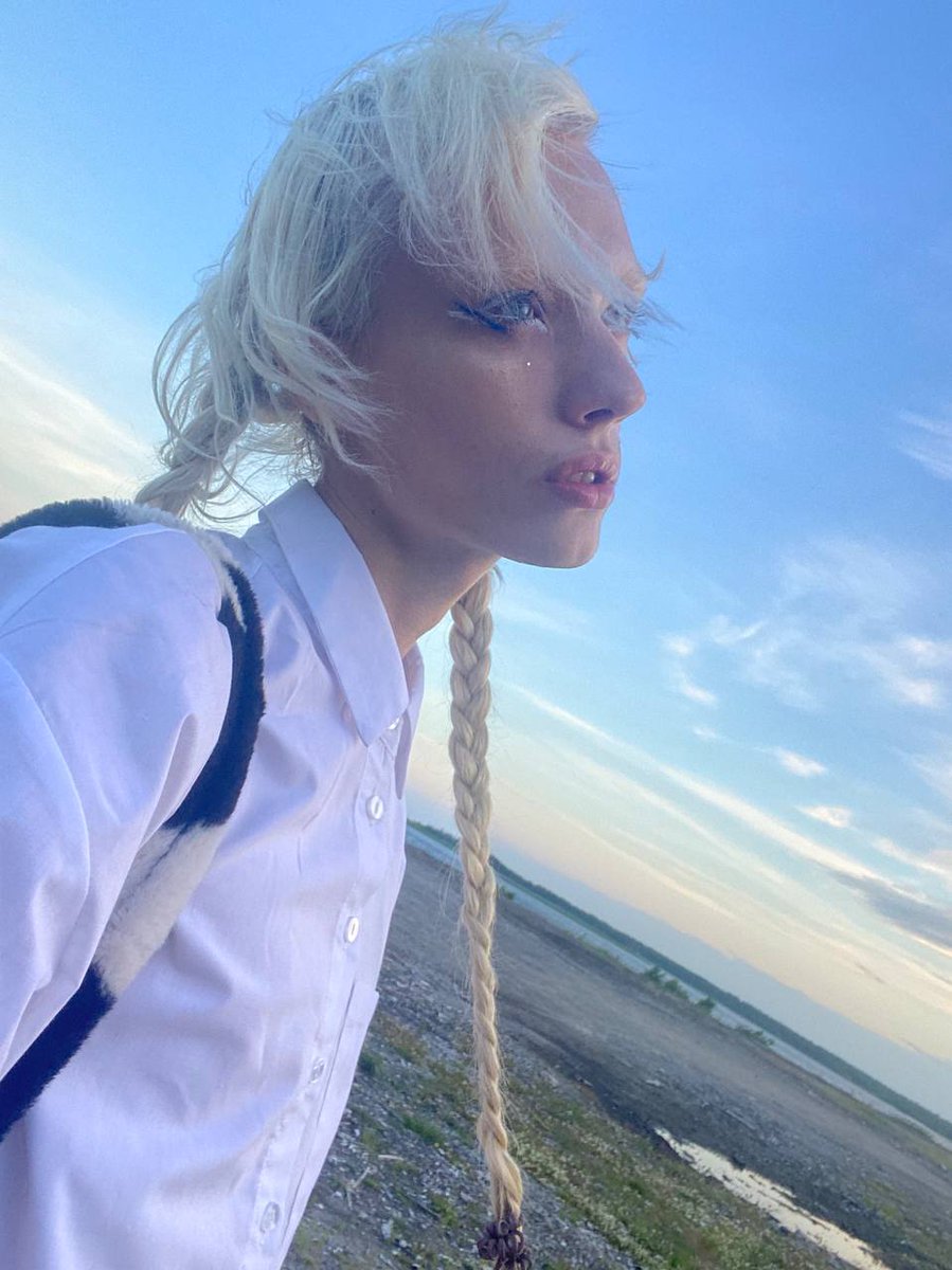 _Alice_Kitty's tweet photo. What are your favorite outdoor activities? ⛱️⚽🎿 https://t.co/TY7y04f30q