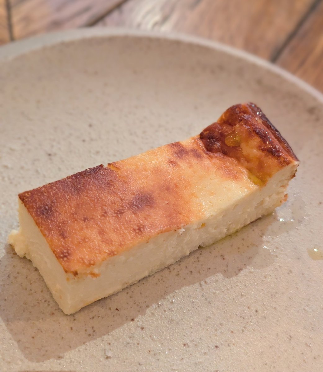 お疲れ様です
気づけば2月に入ってました😅ご無沙汰な投稿に💦

昨日、東京丸の内で「リール動画レッスン」に参加

動画の撮り方、編集、コツなどを教えて頂きました「はい！じゃあそこ歩いて〜」とカメラを向けられ、即実践😱
ぎこちない歩きに爆笑🤣
モデルさんって凄い！

#企業公式
#SNS発信