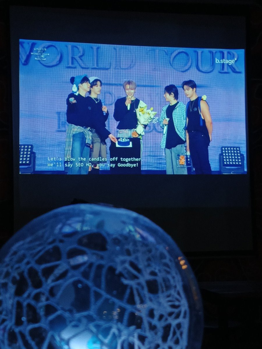 offdorecord's tweet photo. What an amazing experience I could see the apples of my eye on a ᵖʳᵒʲᵉᶜᵗᵒʳ screen for the last time in a while! Huge thanks @TomoonBandung for making this possible. ⊹♡₊ Also thankies @ONEUSteamid &amp; @moonproject_ina for the seocutee keepsake. ☾₊⋆ https://t.co/80Niz7ZHfQ