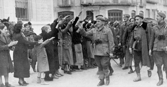 El mateix dia que els ocupants entraven a Girona (4 de febrer de 1939) a Barcelona cremaven, al carrer Xuclà, les planxes i els romanents requisats del diccionari Fabra, el volum 8 de la Història Nacional de Rovira Virgili i l'Arquitectura Romànica a Cat. de Puig i Cadafalch.