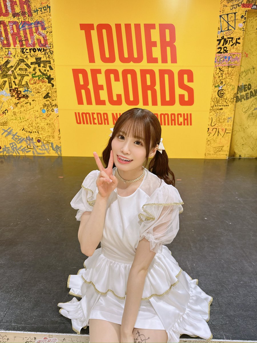 明日からリリイベがスタートしますね🌙🤍

発売日イベントきてくれる？ https://t.co/FXFRIRf3Fm