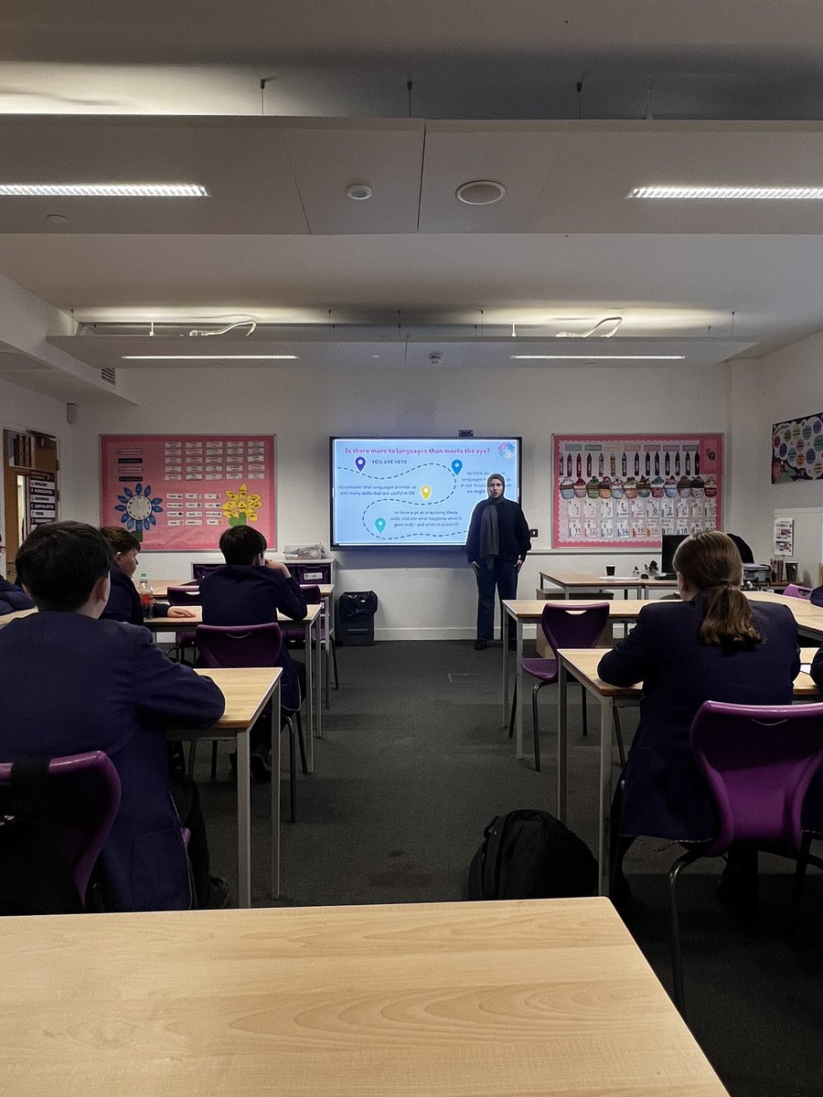 MissMeredith8's tweet image. Great session on “Why languages?” delivered by @cardiffuni. Year 9 loved it. Diolch yn fawr Sam 🏴 🇫🇷 🇦🇪