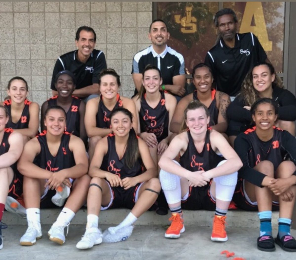 805basketball1's tweet photo. Coach Oliver taught us all! 🙏🏽❤️🏀 if you know you know! His wisdom was shared with everybody. The best man I ever knew. #805family #legend #RIP🙏🏽❤️🥲 https://t.co/C9uF0f4PJp