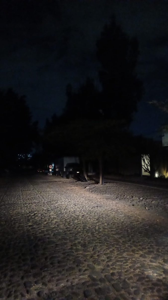 CecomJurica's tweet photo. buenas noches de su valioso apoyo con la reparacion de las luminarias fundidas en calle laureles desde el domicilio #332 al #202 @spublicosqro @qromunicipio @vivirjurica1 https://t.co/lPsT2aI29h