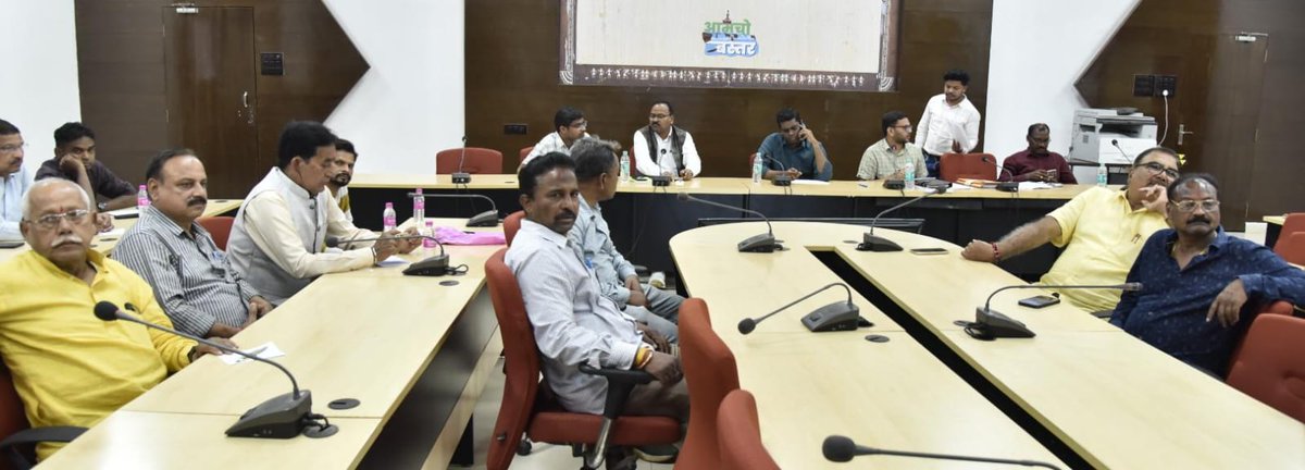 BastarDistrict's tweet photo. चुनाव की तैयारी पूरी रफ्तार में! मतदान दल और ईव्हीएम मशीनों का निष्पक्ष रेण्डमाईजेशन संपन्न। अब बारी है मतदान की- अपने अधिकार का उपयोग करें। 🗳️ #Baatar #Election2025 https://t.co/5BfMCsAszJ