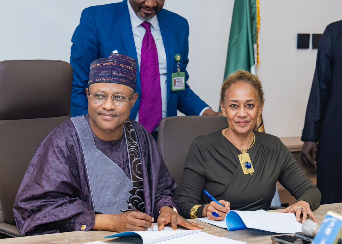 CynthiaOMRowe's tweet photo. Continuing our valued partnership by meeting with @GovKaduna H.E @ubasanius to sign the new Mutual Accountability Framework (KaMAF).

Building on past successes in governance, health, and education, we are excited to expand our partnership into climate change &amp; smart agriculture. https://t.co/Zv9I31CYHr