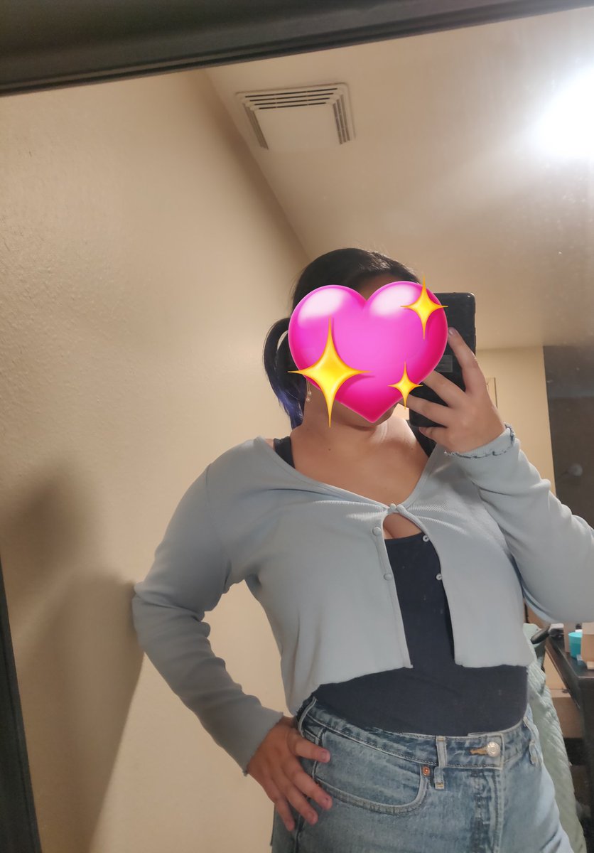 gdsveronica's tweet photo. one of my cutest outfits lately, I love showing off my biggest assets 🤭 https://t.co/nhUtudQoNl
