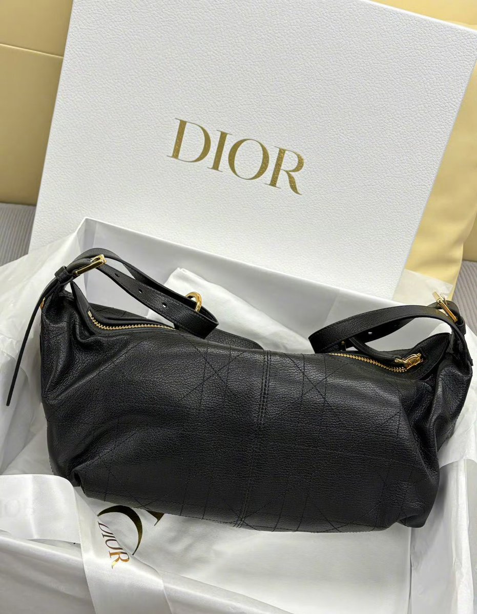 新年收到的礼物，包开心的 # DiorDJourney