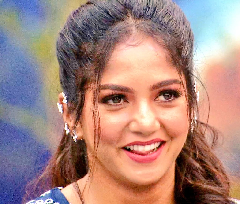 BhaviVikky81049's tweet photo. Another pet name revealed
ಸಣ್ಣಮ್ಮ😂🫰🏻
No matter how many pet names u hv but PANNIKUTTY is spcl one♾️♥️
#Bhavyagowda #Bhavya #trivya #Trivikram #BBK11 https://t.co/OyIT9U68qK