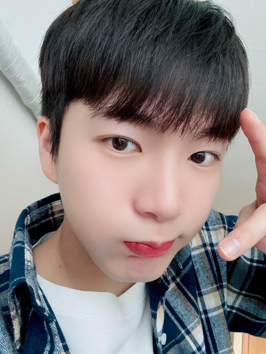 OmegaX_members's tweet photo. [#OX]

좋은날~⭐️
 
#OMEGA_X #오메가엑스
#케빈 #KEVIN https://t.co/1MsPBlHXXp