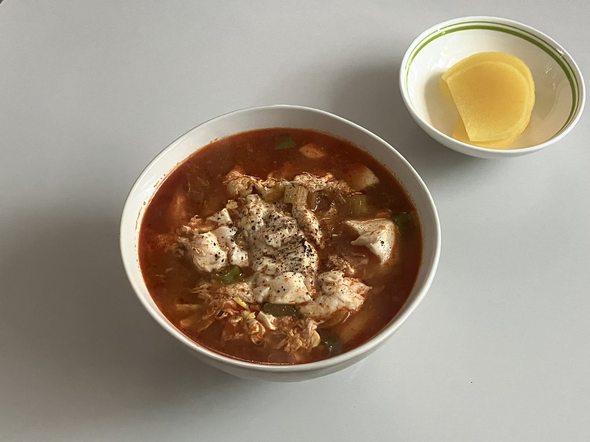 밥차려
(하이디라오토마토탕소스에순두부와계란를넣어보세여)