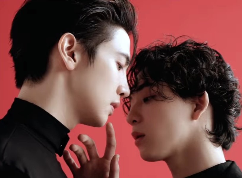 apobangpo_1217's tweet photo. The Chemistry!!!!!!!!
Love it so much 😳🫣
#MaxkyBasChinaFirstCover @Lemon_mag_cn #FoureverYouProject #maxkybas @maxky_rp @basjtr https://t.co/5sPNhz2GXl