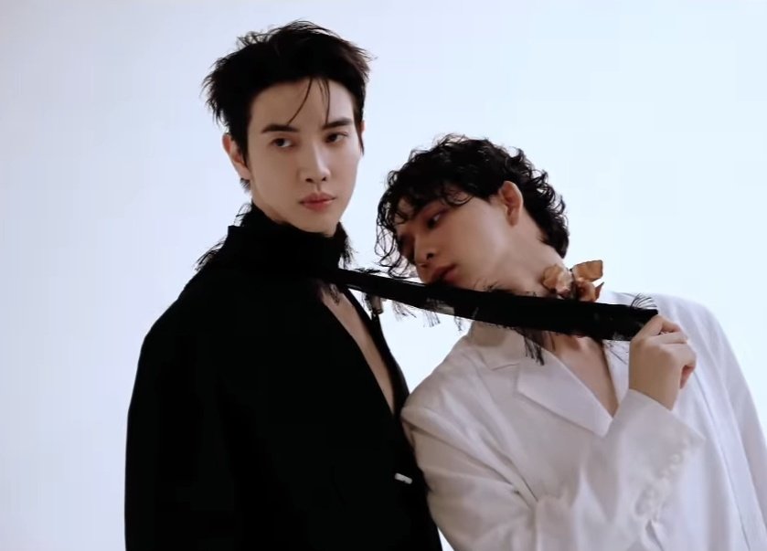 apobangpo_1217's tweet photo. The Chemistry!!!!!!!!
Love it so much 😳🫣
#MaxkyBasChinaFirstCover @Lemon_mag_cn #FoureverYouProject #maxkybas @maxky_rp @basjtr https://t.co/5sPNhz2GXl