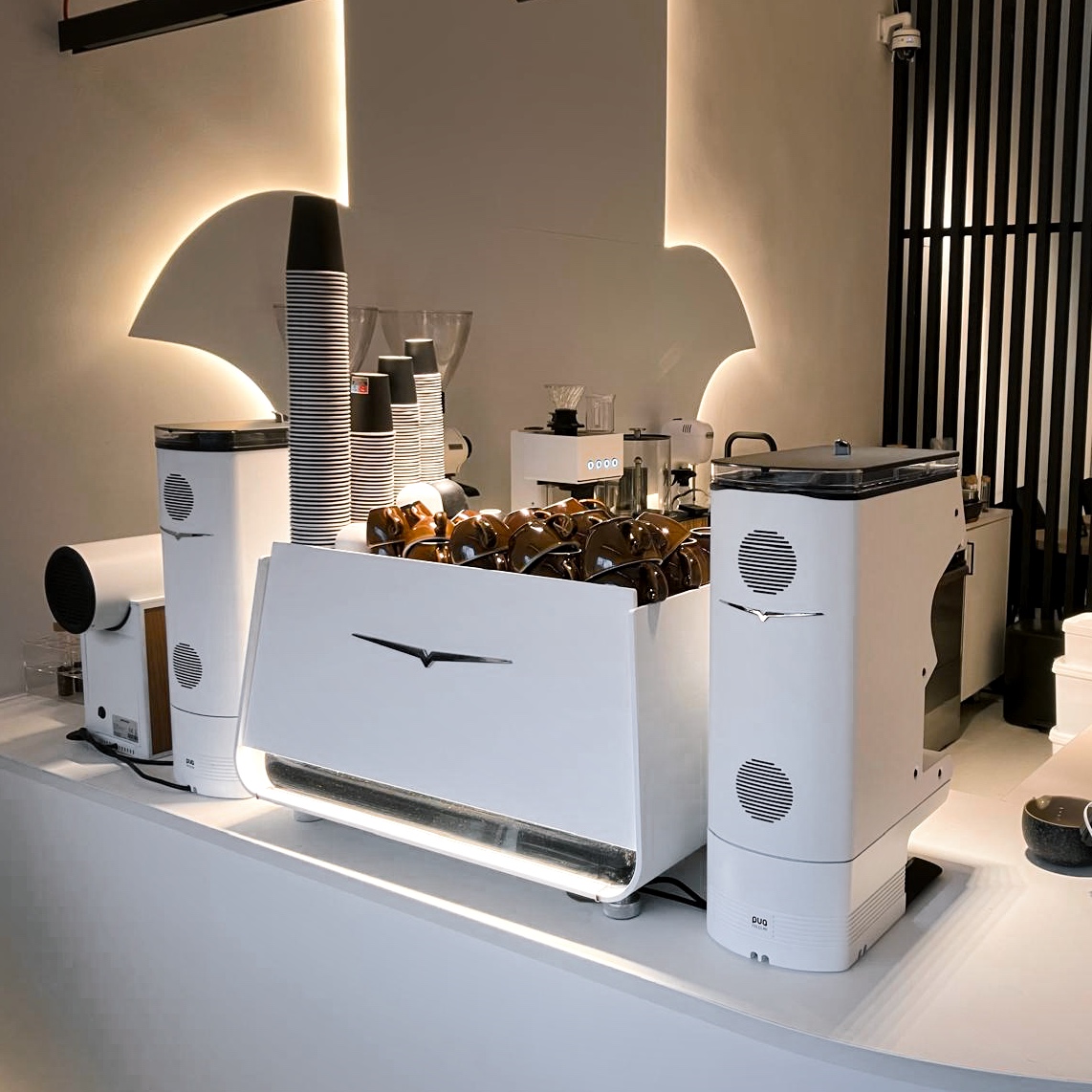 PUQ_coffee's tweet image. Elevate your Victoria Arduino Mythos Grinder workflow with PUQ Press M2 or M6 tampers. These integrated devices create a seamless, compact grind-and-tamp workstation, optimising your espresso preparation without bench clutter.

#victoriaarduino #coffeegrinder #coffeesetup
