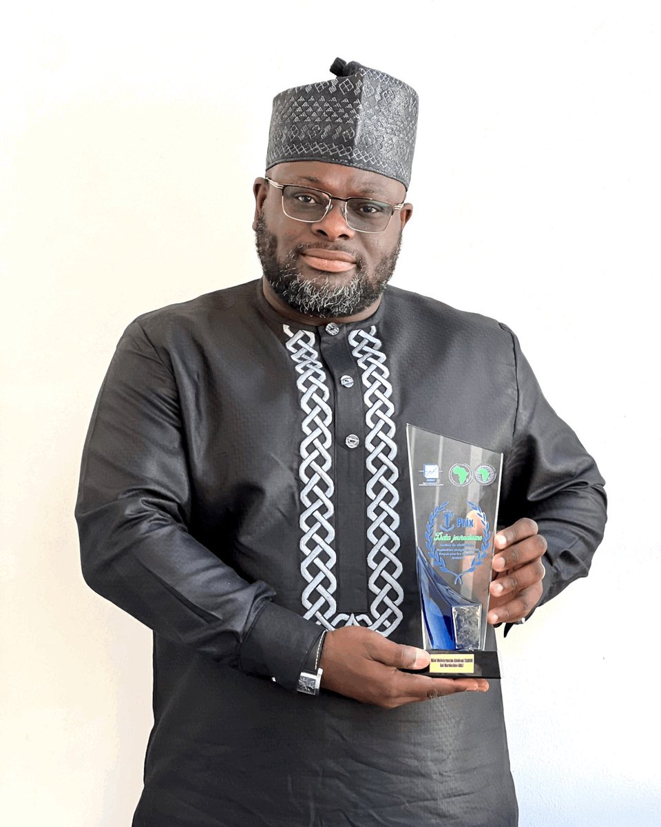 🚀 Congratulations to <a href="/Code4Africa/">Code for Africa</a>'s <a href="/BilalTairou/">Bilal Taïrou</a> on winning 1st prize at the #OpenDataChallenge2024!

His award-winning article "Seed of Resilience" highlights Senegal's fight against climate change and the crucial role women play. 

🔗 Read it here: bit.ly/3WE4yzc