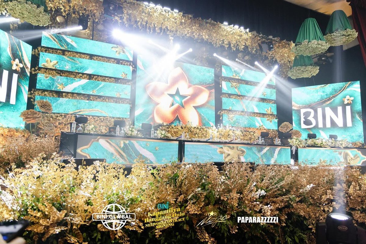 Nagniningning ang venue para sa ating walo!! 

#BINI The Network Contract Signing!

📸 <a href="/paparazzzzziph/">'</a>

📍ABS - CBN Dolphy Theater

#BINIKapamilyaHanggangDulo #TatakStarMagic #StarMagic