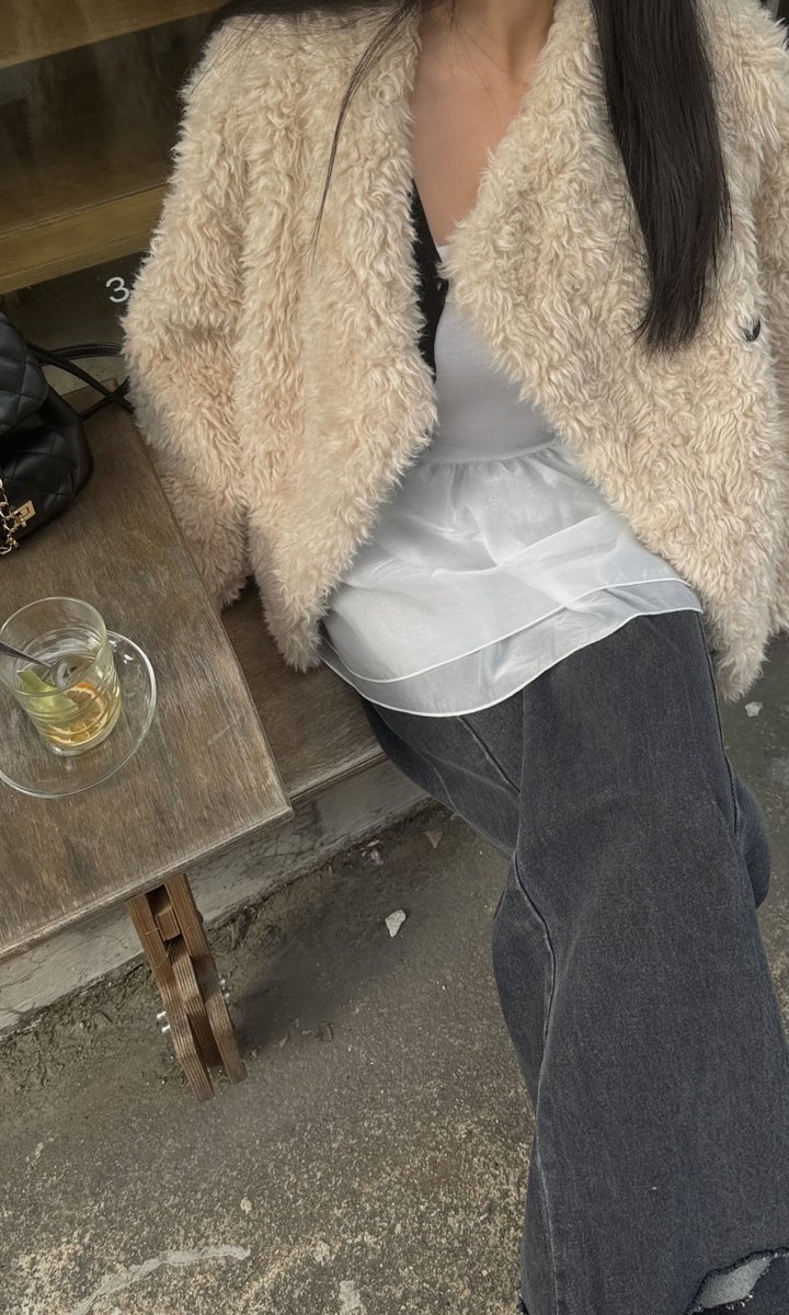 marin001_'s tweet photo. 昨日、明大前駅の近くのセブンで声かけてくれた20代？の若い男性探してます！
全身黒コーデで靴がニューバランスの靴だったような…私が時間なかったから話せなかったけどもう一度話したい…
心当たりある人教えて！ https://t.co/T5IbQlmK5l