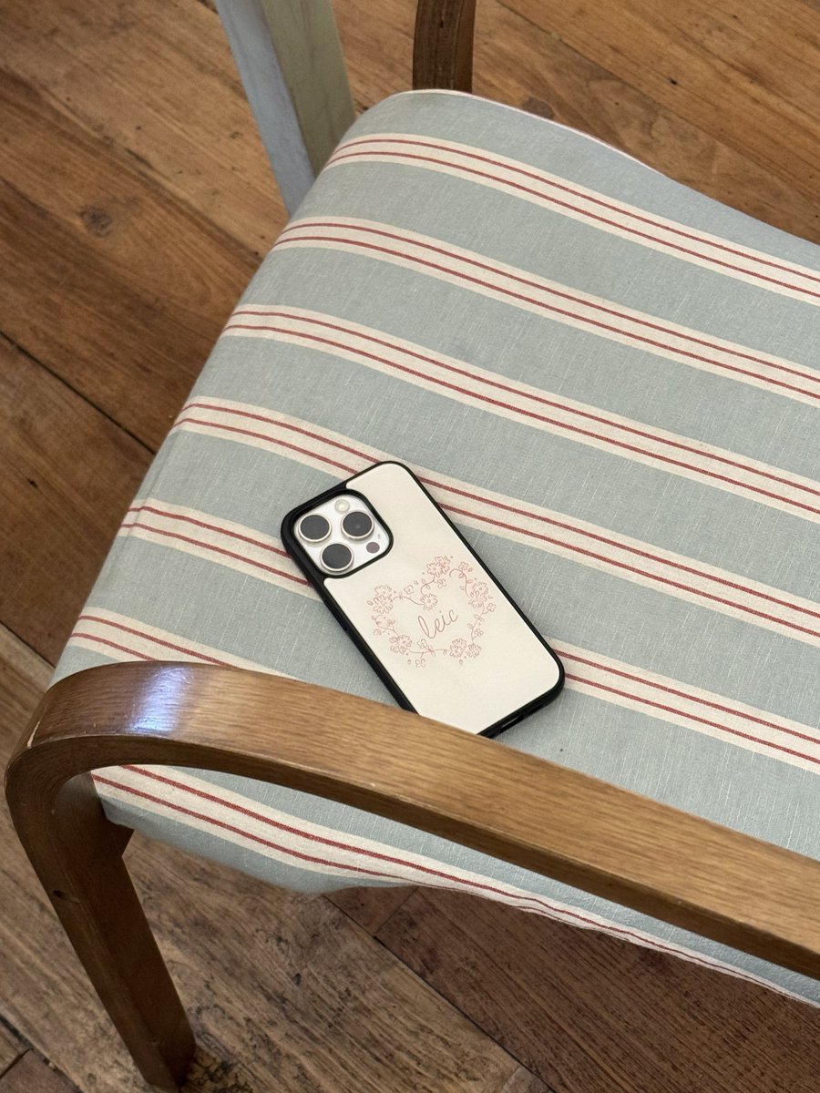 #RT 추첨 두 분께 레이크의 글라스 범퍼 케이스를 드립니다!

𝐩𝐫𝐞-𝐨𝐫𝐝𝐞𝐫 𝐞𝐯𝐞𝐧𝐭🤳🏻
(02.04 — 02.11) up to 15% off

레이크의 첫 폰케이스가 발매되어
프리오더 이벤트를 진행합니다!
레이크만의 감성적인 일러스트를 담은 뉴아이템을
최대 15% 할인된 가격으로 만나보세요!

🤍 공식