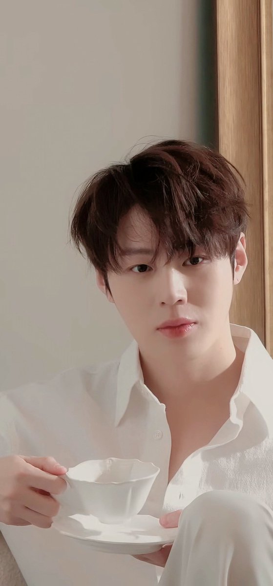 sarangsungwoon's tweet photo. 폰 배사 크기로 크롭
#하성운 #HASUNGWOON #ROYALCLASSIC https://t.co/X9LjAWZlGp