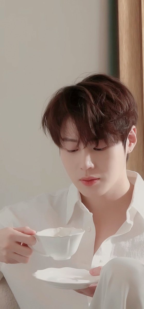 sarangsungwoon's tweet photo. 폰 배사 크기로 크롭
#하성운 #HASUNGWOON #ROYALCLASSIC https://t.co/X9LjAWZlGp