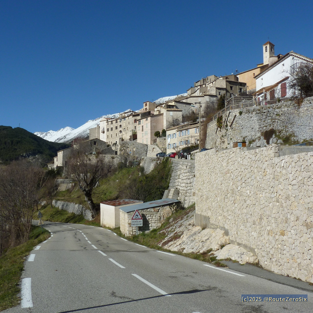 routezerosix's tweet image. Le charmant village de Coursegoules surmonté de la montagne du Cheiron enneigée 😍

#Coursegoules #Cheiron #AlpesMaritimes #CotedAzur #CotedAzurFrance #BaladeSympa #RegionSud
