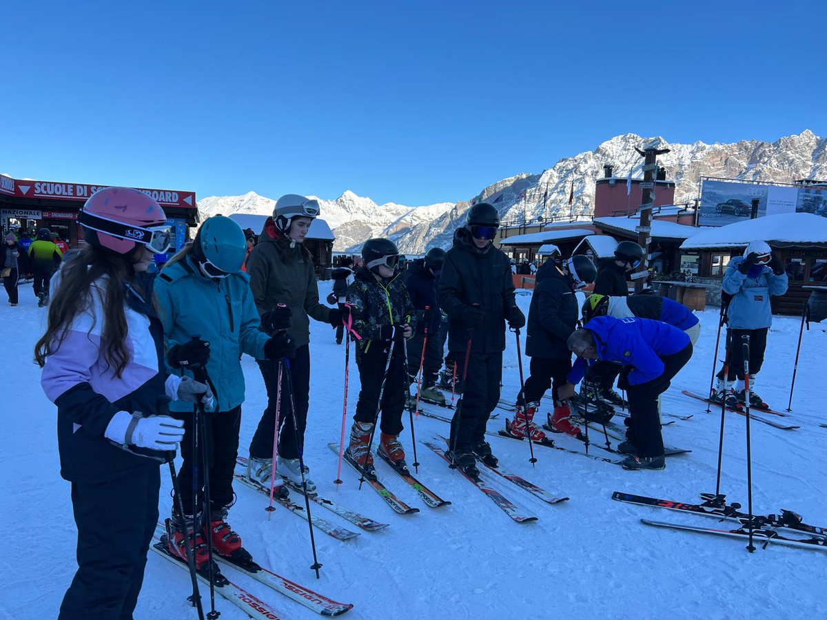 GilmourNeilPhys's tweet photo. An action-packed first day in Bormio. Topping it all off with a quiz from resident quizmaster Mr MacDonald before we're back at it again tomorrow! ⛷️🏔 @Greenwood_Acad @GearupGreenwood @JenTorbit https://t.co/FX6aADpzsw