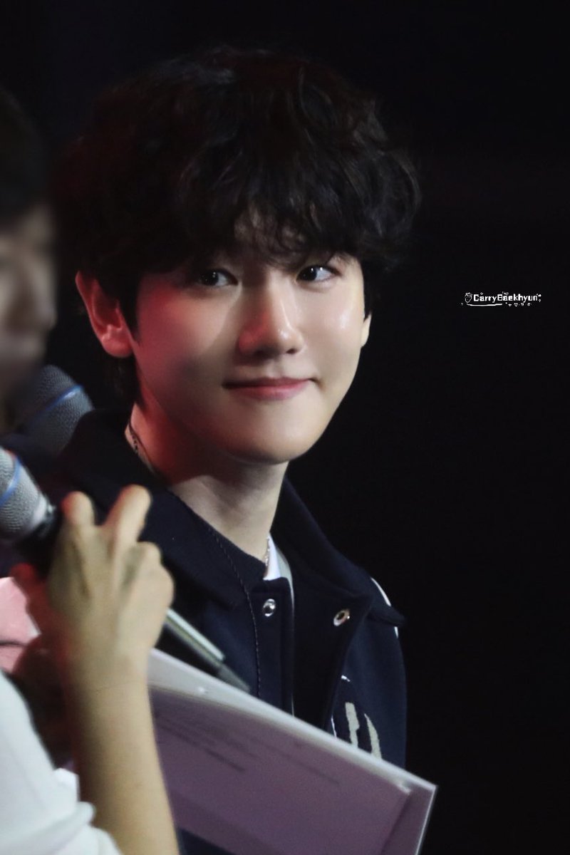 lightbaek614's tweet photo. this description of baekhyun ㅠㅠ

"...he is tall, with wide shoulders. His face is tiny,
probably no bigger than the normal person's
open hand. He has a face that is both handsome
and beautiful with dark brown eyes, a tiny but
sharp nose, and pouty lips." https://t.co/IVVdyrQ2eV