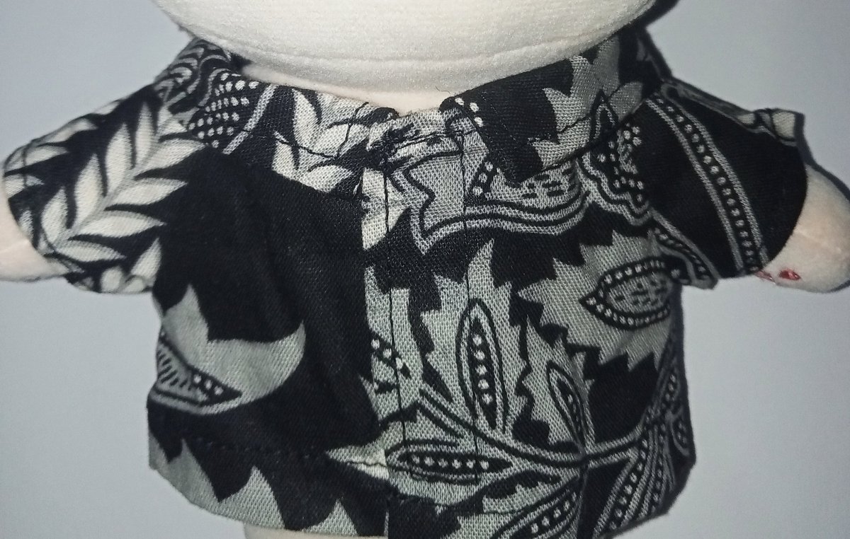 wolfwonu's tweet photo. choconujjang + batik https://t.co/M9VBlifVgG