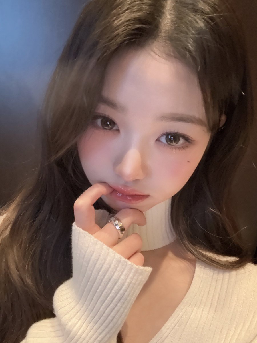 wonyoungdollz's tweet photo. Wonyoung Bubble Update 🫧🤍✨ (4K)

#장원영 #JANGWONYOUNG #IVE https://t.co/scZjs83SfG