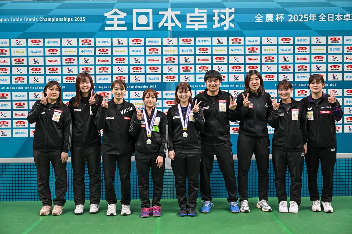 ma_bu_bu_'s tweet photo. 2025年全日本卓球選手権　準優勝🥈
このペアで最後の全日本でした。
初戦から終わりが頭をよぎる試合で苦しかったですがまた2人で表彰台に立てて嬉しかったです😆
どの写真も梅村さんの表情が今までで1番スッキリしてて…🥹語彙力ないです🥹 https://t.co/4Vi8WGXc4z