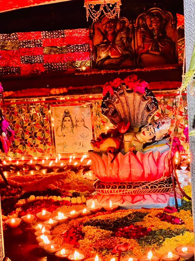 Devgurjar3610's tweet photo. हाथ जोड़ विनती करूं, अर्ज करूं अपार।
सब पर कृपा राखज्यो म्हारा देवधणी दरबार।।

जनआस्था के प्रतीक, लोक देवता, भगवान विष्णु के अवतार भगवान श्री देवनारायण जी की जयंती पर आप सभी को बहुत-बहुत बधाई व शभकामनाएं । 🚩
#DevnarayanJayanti #DevnarayanJanmotsav #देवनारायण_जन्मोत्सव https://t.co/ZcVnvqnNWf