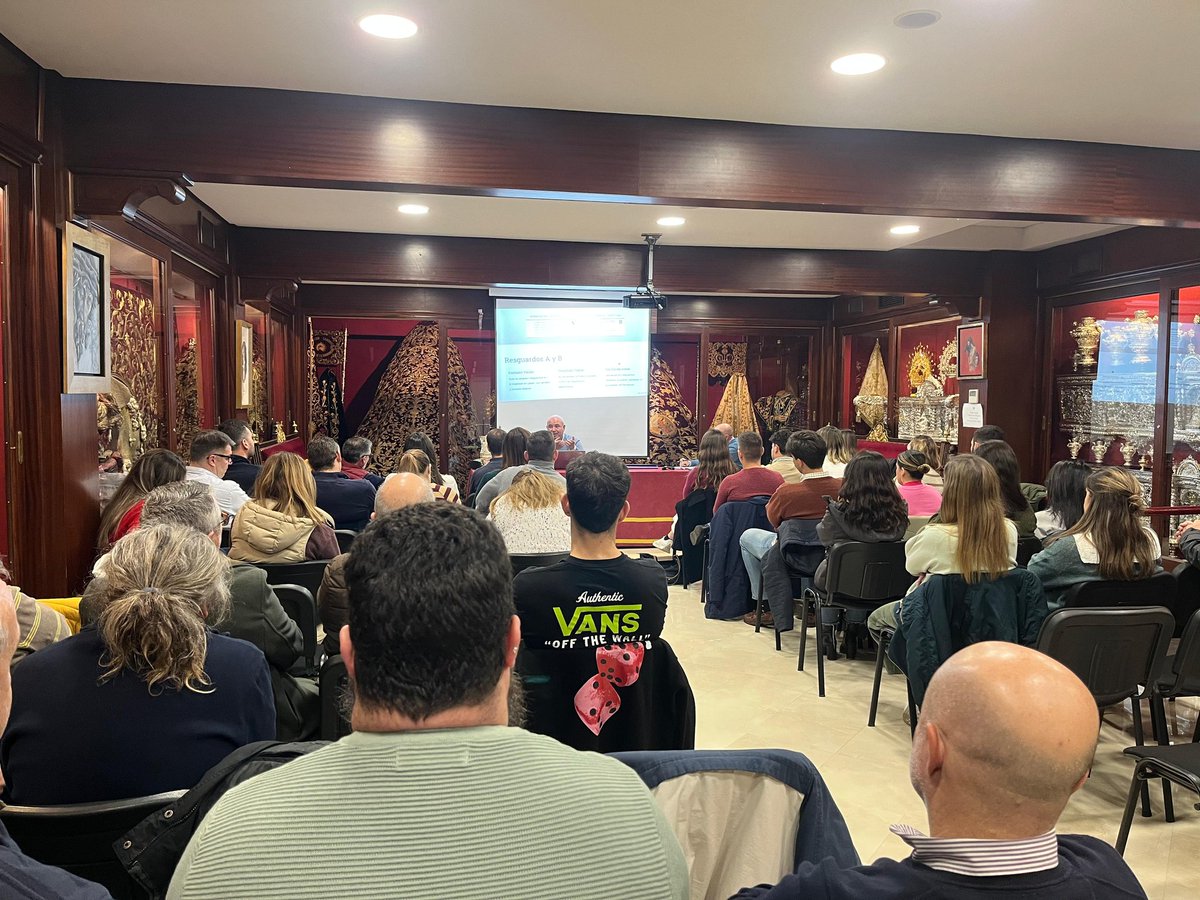 En la noche de ayer, reunión del Cuerpo de Diputados y Auxiliares para seguir preparando el Martes Santo.
Un abrazo.